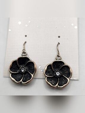 Pair of Silver Flower Dangle Earrings